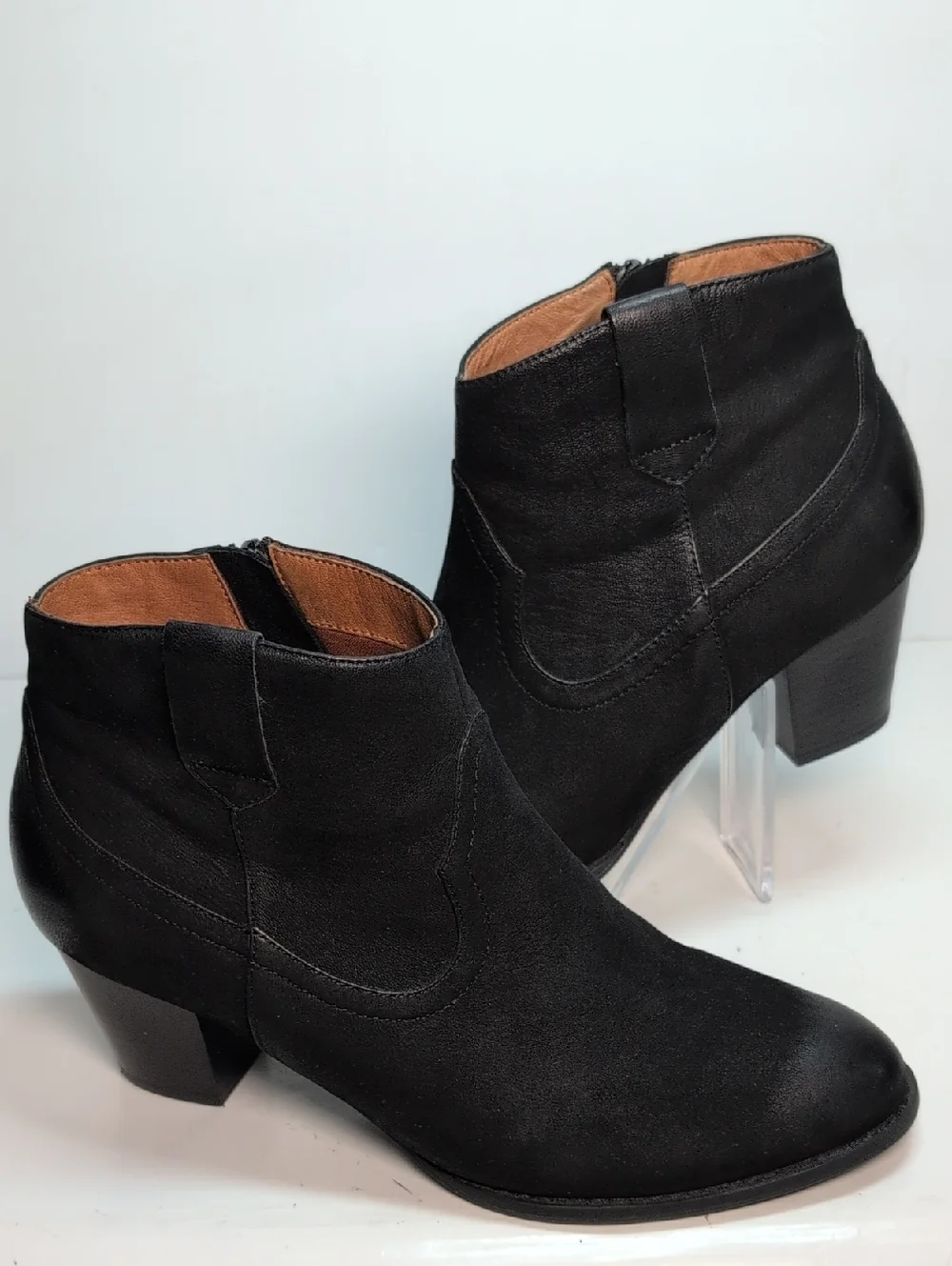 Vionic Upright Windom ankle boots western style booties. Womans size 8.5 EU 40